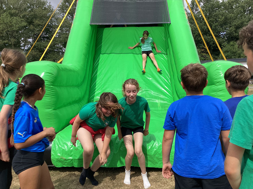 North Leigh C of E Primary School